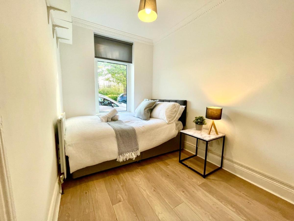 Huge Serviced Apartment With Free Parking Jesmond Экстерьер фото