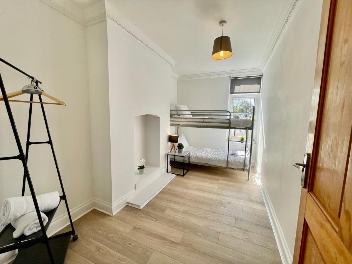 Huge Serviced Apartment With Free Parking Jesmond Экстерьер фото