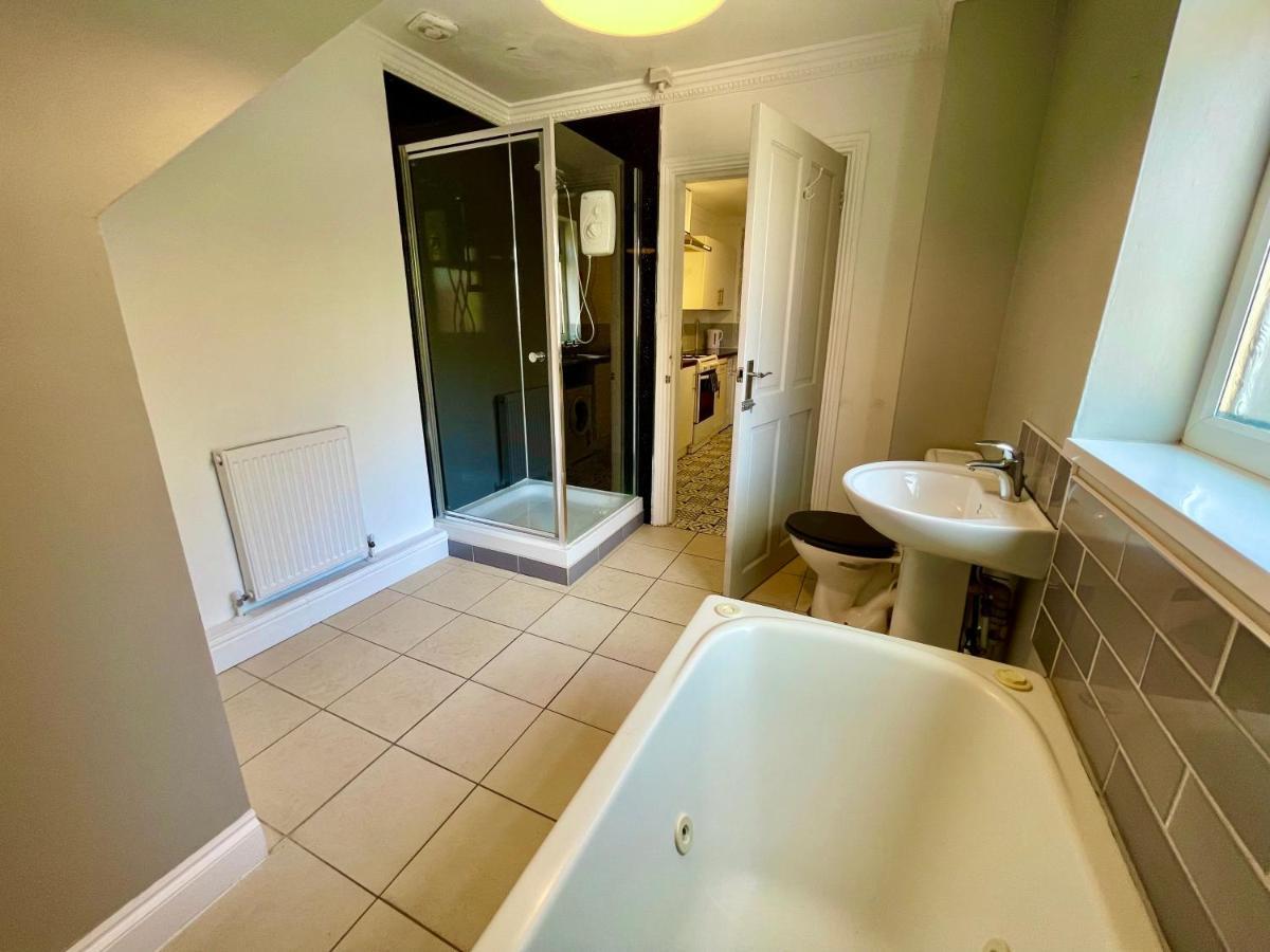 Huge Serviced Apartment With Free Parking Jesmond Экстерьер фото