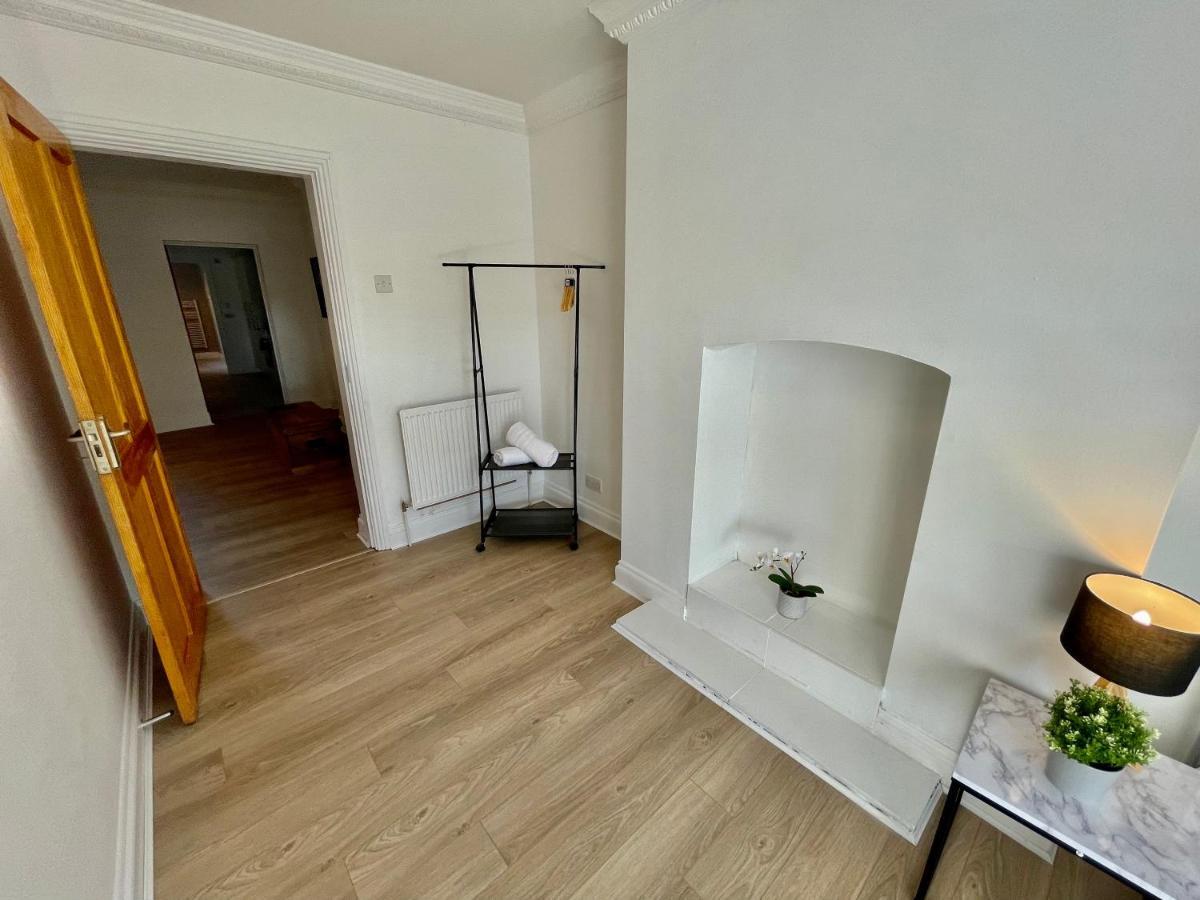 Huge Serviced Apartment With Free Parking Jesmond Экстерьер фото