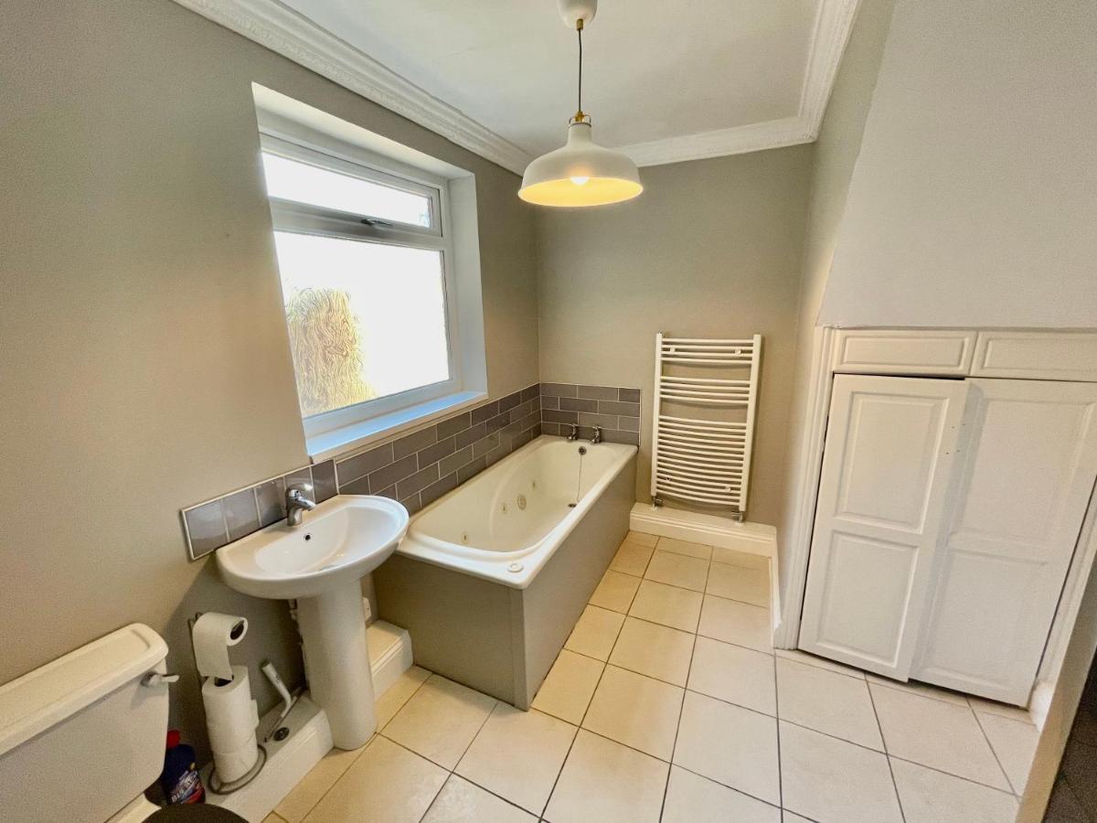 Huge Serviced Apartment With Free Parking Jesmond Экстерьер фото