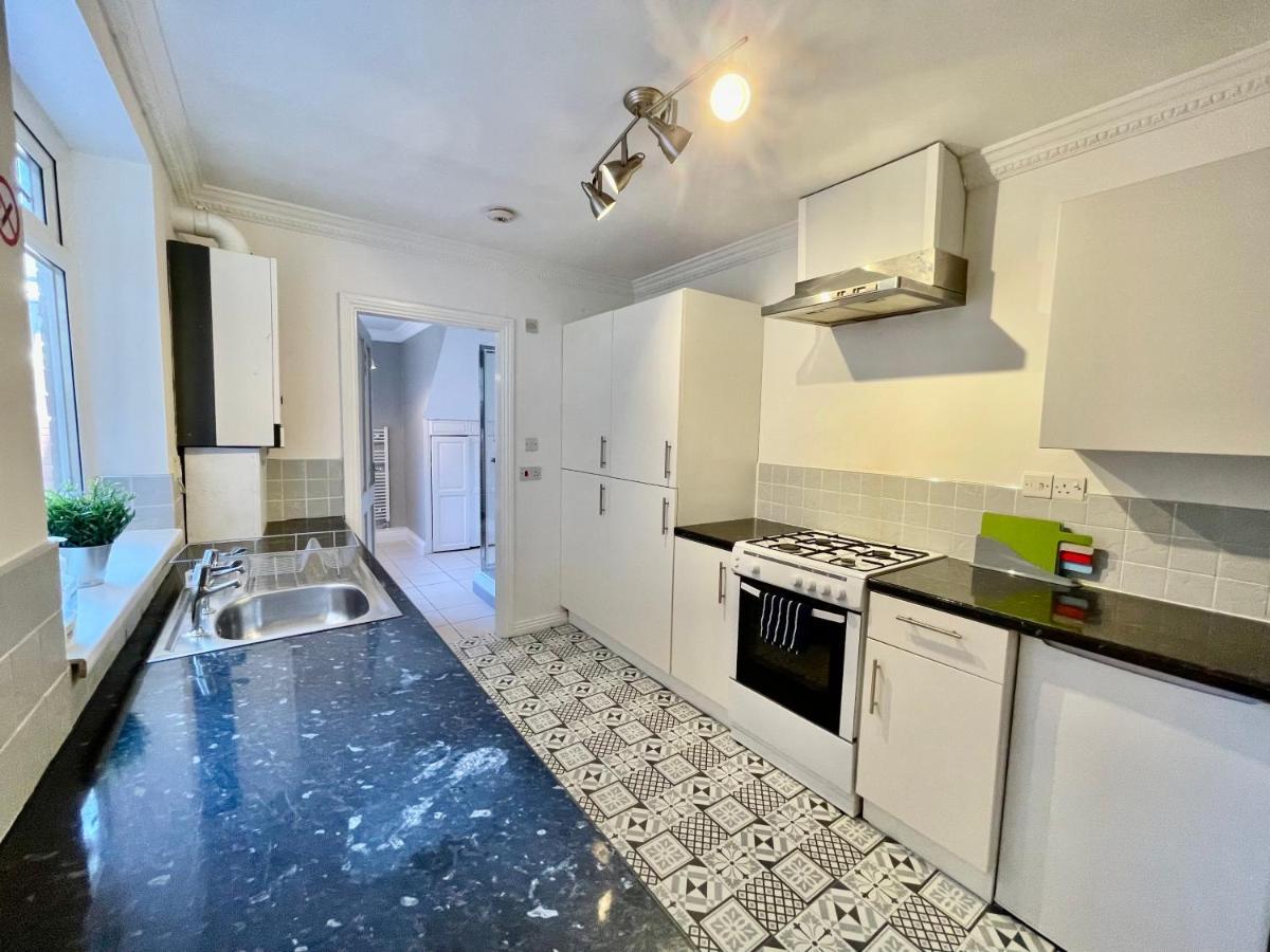 Huge Serviced Apartment With Free Parking Jesmond Экстерьер фото